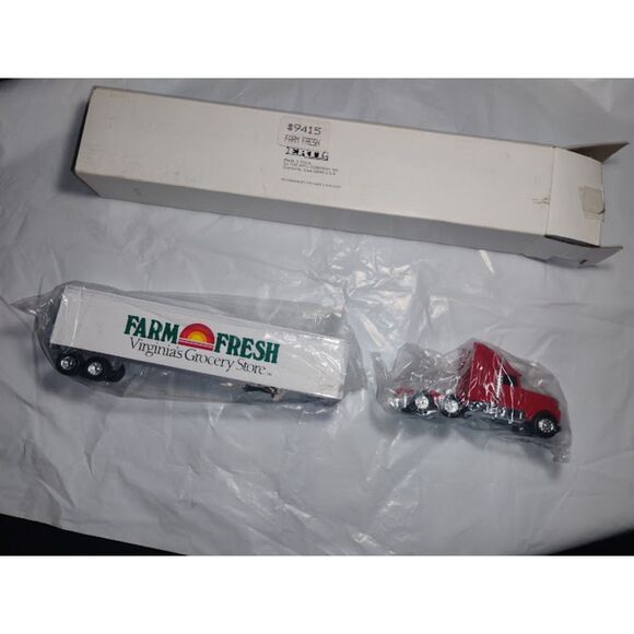 Vintage Farm Fresh Virginia's Grocery Store Truck Brand New In Box - Picture 1 of 12